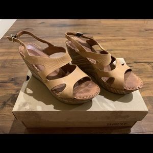 Born Sandal Wedges Size 10
